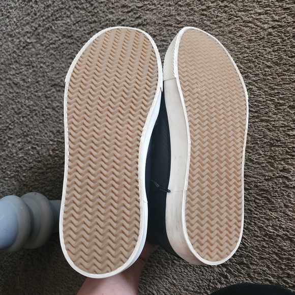 Rag & Bone Men's Black Sneakers - Picture 8 of 8